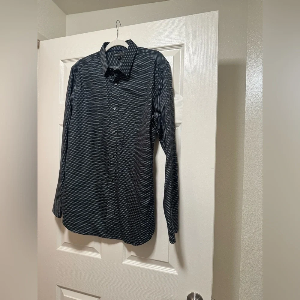 Banana Republic Men’s Polkadot Buttondown